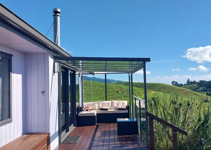 Cosy Country Cottage On A Sunny Hill