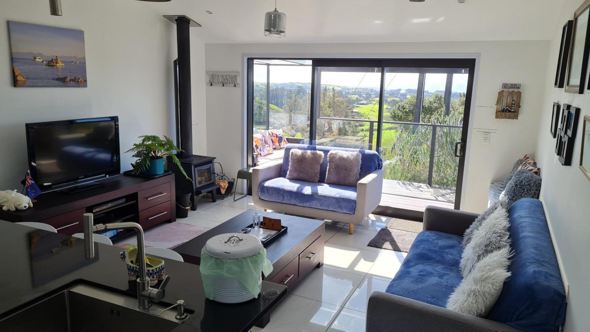 Cosy Country On A Sunny Hill * New Plymouth