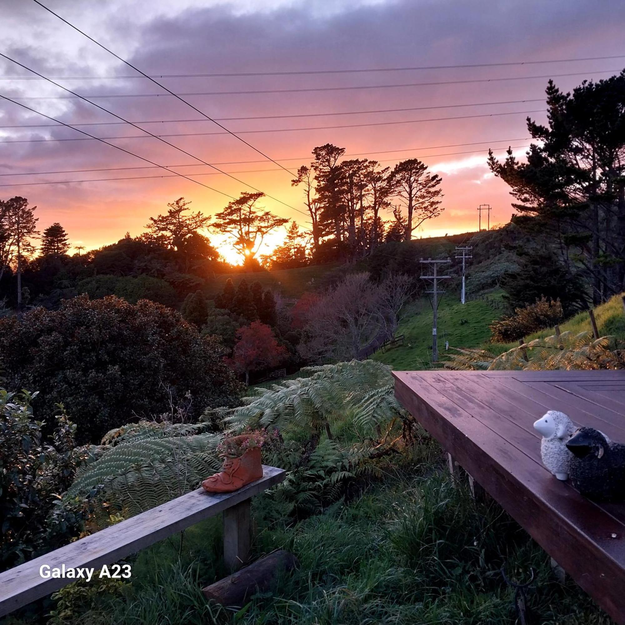 Cosy Country On A Sunny Hill Chalet New Plymouth