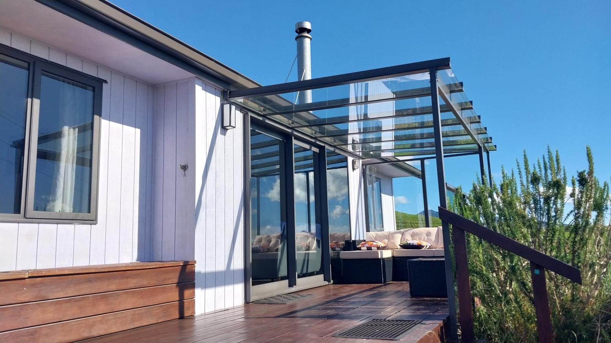 Chalet Cosy Country On A Sunny Hill New Plymouth